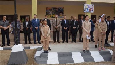 محافظ بني سويف في طابور الصباح وتحية العلم في العام الدراسي الجديد