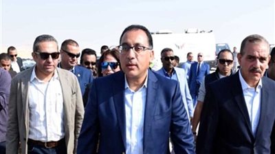 رئيس الوزراء يتفقد محطتى مياه وكهرباء الوليدية بأسيوط