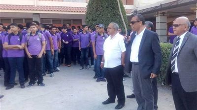السكرتير العام للمحافظة يشارك طلاب مدرستين بمدينة بورفؤاد طابور الصباح