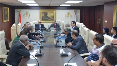 وزير القوى العاملة ومحافظ الغربية يبحثان سبل حل مشكلات شركات الغزل والنسيج