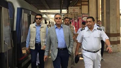 وزير النقل في جولة تفقدية بالمترو للاطمئنان على الخدمة المقدمة للركاب