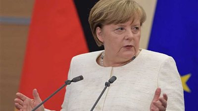 ميركل تعتذر عن الأخطاء في التعامل مع الجدل بشأن إقالة رئيس الاستخبارات