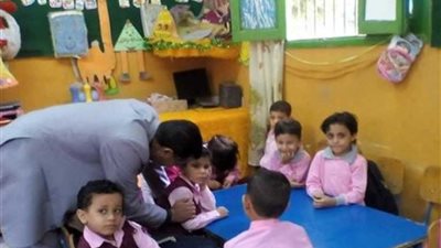 تسليم جميع الكتب في ثاني أيام الدراسة بالخانكة