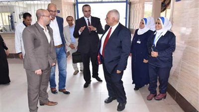 مساعد وزيرة الصحة يتفقد المنشآت الطبية ببورسعيد بفريق مركزي