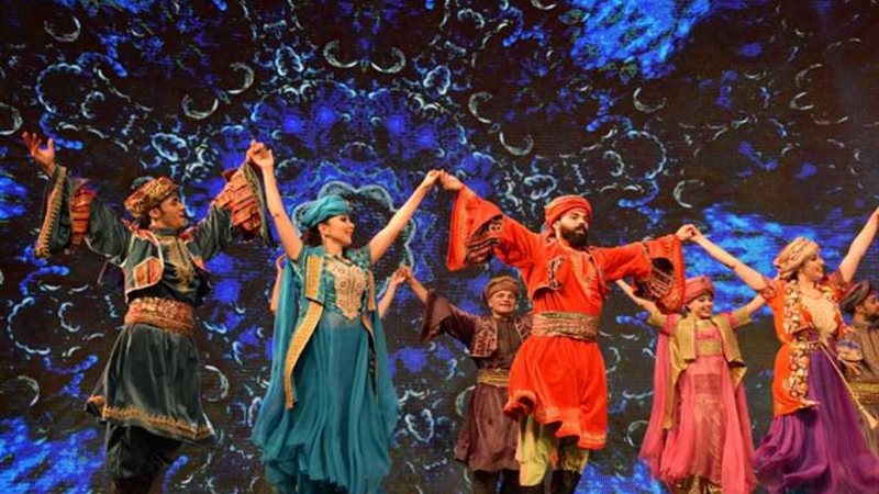 طريق الحرير والعقد