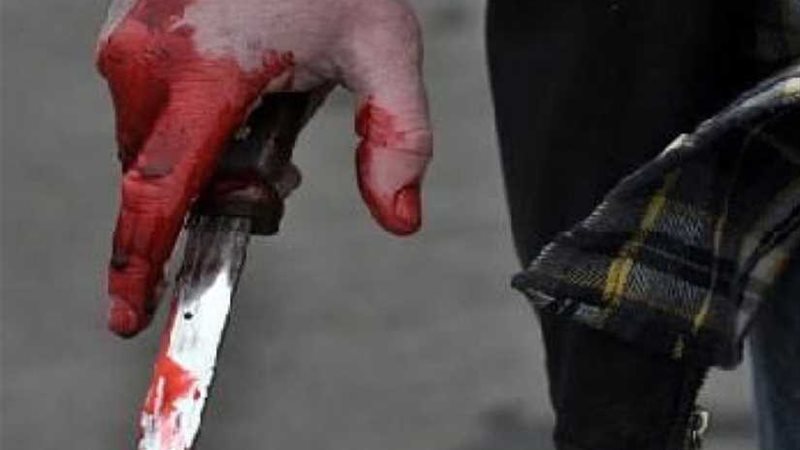 عامل يطعن شقيقه بسكين