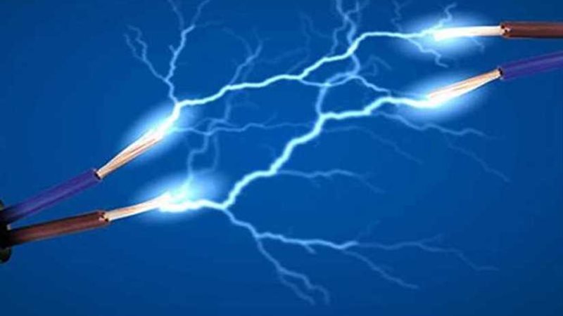 الكهرباء تصعق أمين