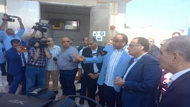 رئيس الوزراء يتبادل