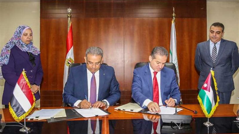 البريد المصري يوقع