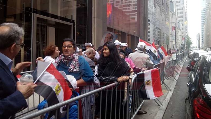 وقفة حاشدة للمصريين