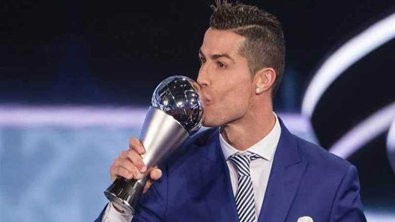 رونالدو يعلن فعليا