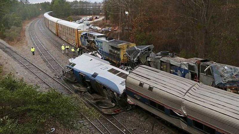 خروج 38 عربة بقطار