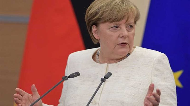 ميركل تعتذر عن الأخطاء