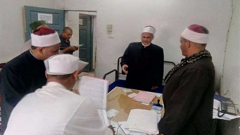 إحالة 52 إداريًا