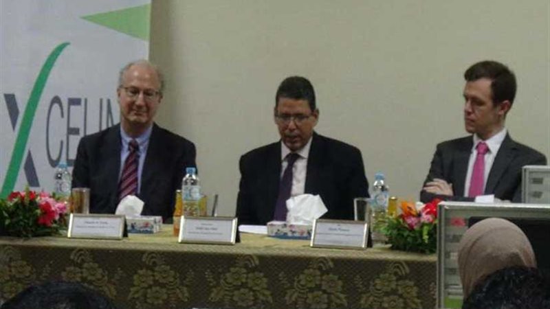 سفير الأرجنتين يحاضر