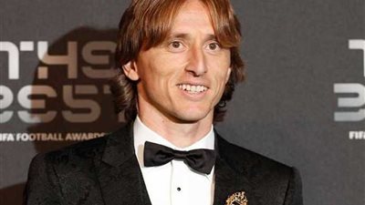 لوكا مودريتش يتوج بجائزة FIFA لأفضل لاعب في العالم