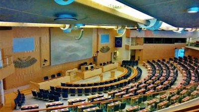 البرلمان السويدي يصوت بسحب الثقة من رئيس الوزراء