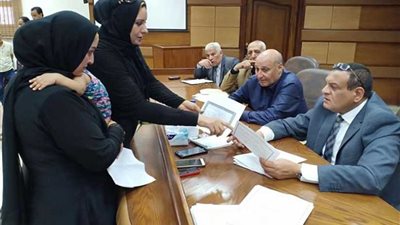 محافظ البحيرة في أول لقاءته بالمواطنين يستجيب لطلباتهم