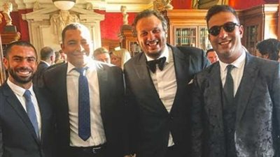 «ميدو» و«فتحي» يصلان لدعم محمد صلاح في قاعة الإحتفالات الملكية بلندن