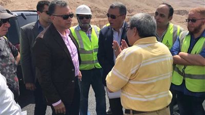 مدبولى يكلف وزير النقل بمتابعة تنفيذ ازدواج طريق أسيوط- سوهاج الشرقي