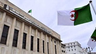 رئيس المجلس الشعبي الوطني الجزائري يكرم السفير المصري بمناسبة انتهاء فترة عمله