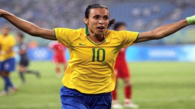 مارتا تتوج بجائزة