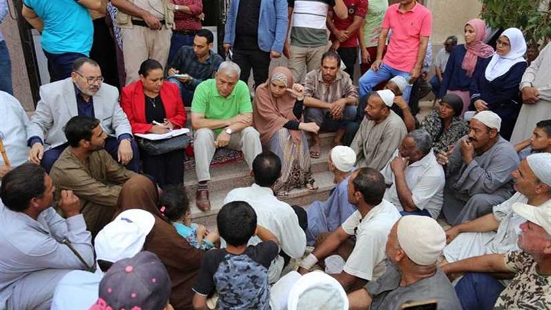 محافظ المنوفية يستمع