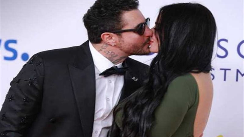 قبلة ساخنة وتاتو