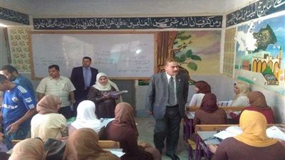الدسوقي يتفقد مدارس غرب طنطا ويشدد على الانضباط والزى