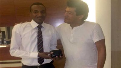 سائق تاكسي بالجونة يعيد لباسم سمرة 5 آلاف دولار