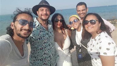 حفل زفاف على أحد شواطئ الجونة..أحدث تقليعات أحمد الفيشاوي