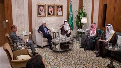 وزير الخارجية السعودي يبحث مع المبعوث الأممي جريفيث الأوضاع في اليمن