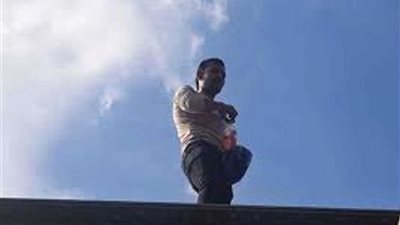 انقاذ نقاش حاول الانتحار من أعلى كوبري استانلي