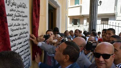 محافظ البحيرة يلتقى المواطنين بمسجد القاضى بقرية فزارة بالمحمودية