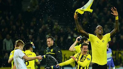 بروسيا دورتموند يتصدر الدوري الألماني بفوزه على باير ليفركوزن