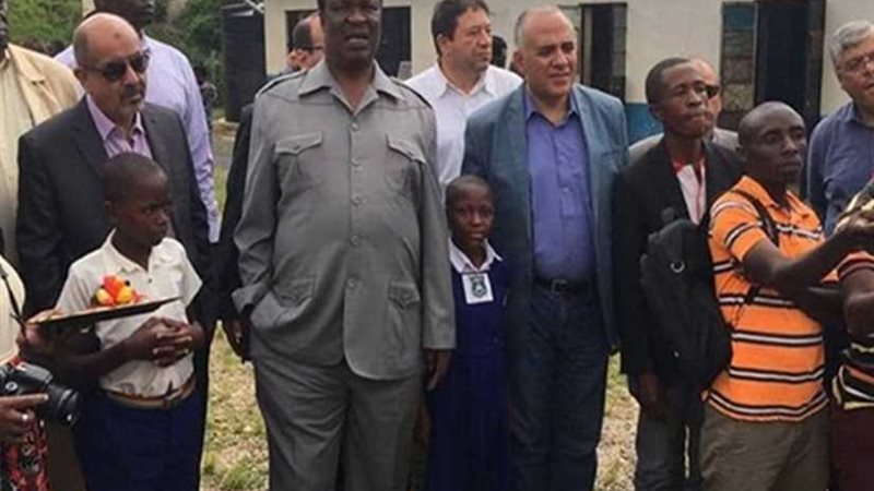 وزير الري يتفقد مع