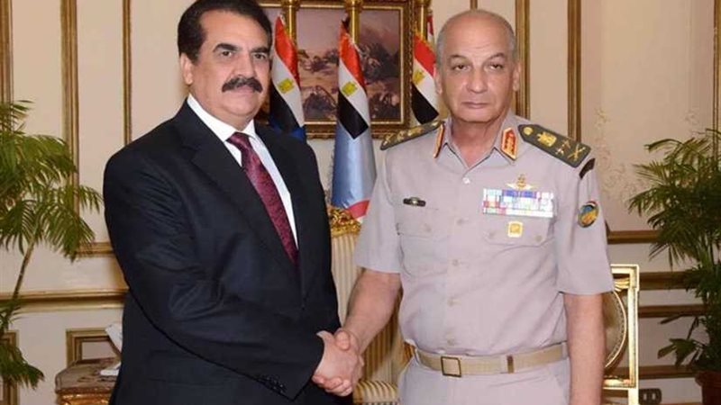 وزير الدفاع يلتقى