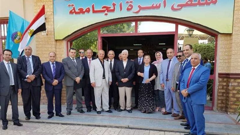 رئيس جامعة طنطا يلتقي