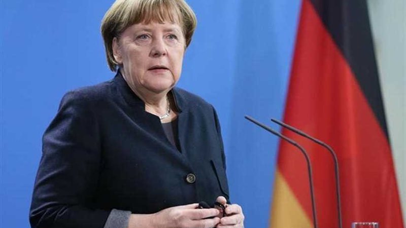 ميركل تنفى تشكيل