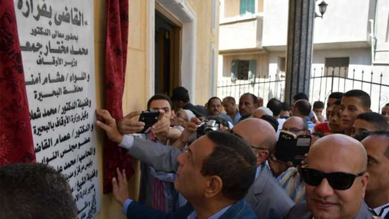 محافظ البحيرة يلتقى