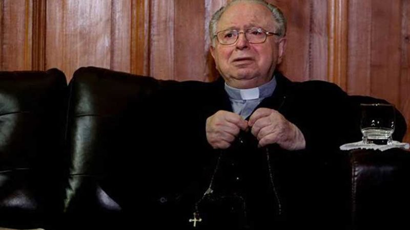 شلح كاهن متورط في