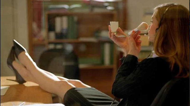 فتاة تعرض بيع عذريتها