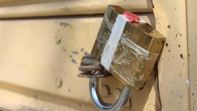 إغلاق 6 كافيهات ومحل