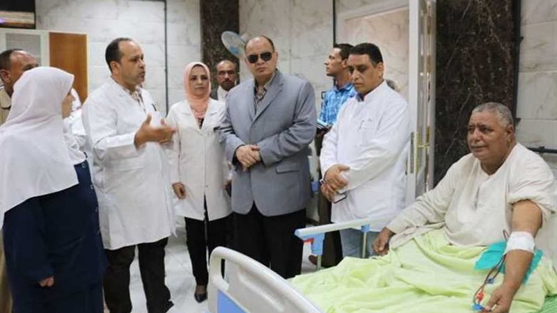 محافظ الفيوم يستمع