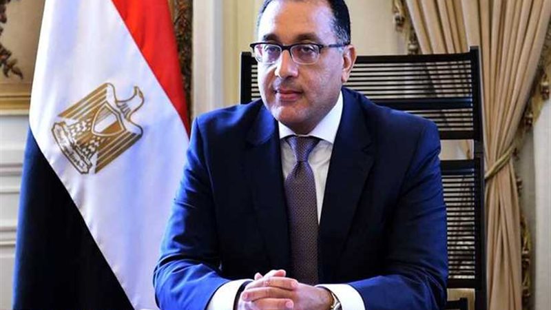 رئيس الوزراء يستعرض