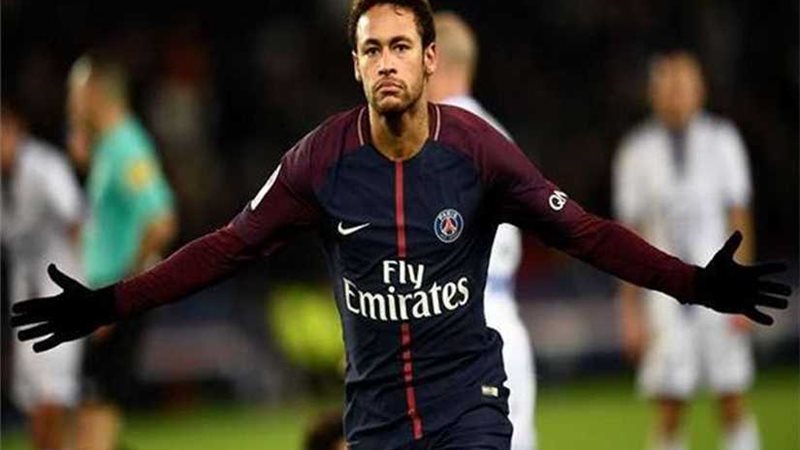 نيمار يقود باريس