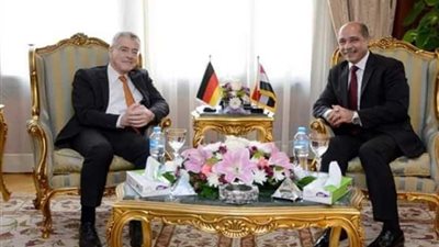 وزير الطيران المدني يستقبل سفير ألمانيا بالقاهرة