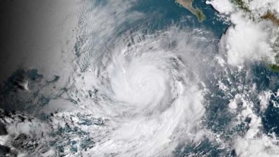 مركز أمريكي يتوقع تراجع إعصار روزا المتجه إلى ولاية باها كاليفورنيا المكسيكية