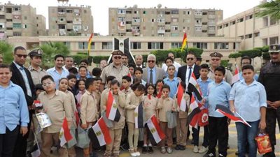 بالصور.. زيارة طلبة المدارس للمواقع الشرطية وتفقد مبادرات 