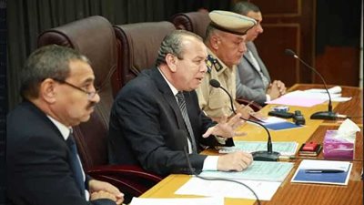 اجراءات مشددة لتجنب إلقاء القمامة في المجاري المائية بـ